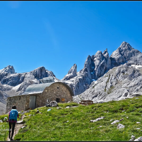 9.trekking-picos-de-europa-macizo-central-con-three-mountains