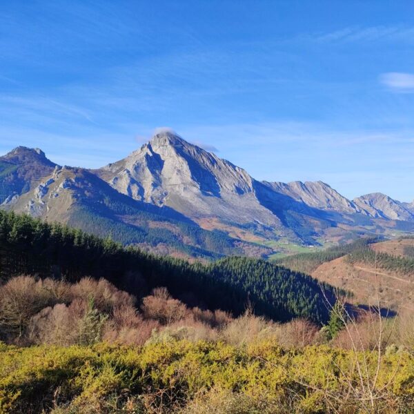 1.viaje-pais-vasco-los-tres-grandes-con-three-mountains
